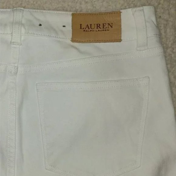 Lauren-Ralph Lauren Ladie's white denim Jeans in size 4 , 29" Waist - Picture 2 of 8